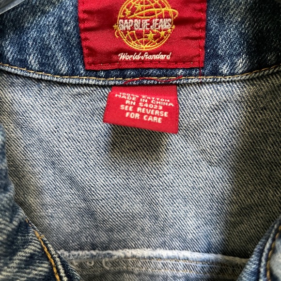 Unique Gap Denim Jacket - Picture 3 of 10